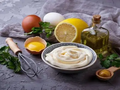 طرز تهیه و ترفند‌های سس مایونز خانگی با طعم کارخانه‌ای