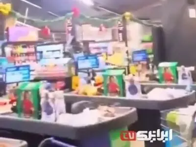  وحشت مردم پس از بارش شدید تگرگ و آسیب رساندن به سقف فروشگاهی در برزیل + فیلم