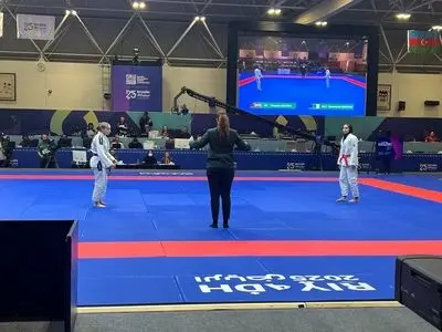 مدال برنز جوجیتسو بر گردن یاسمین نظری 