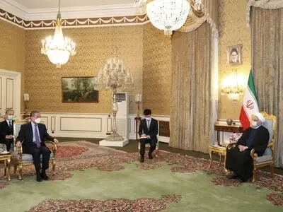 وزیر امور خارجه چین با روحانی دیدار کرد