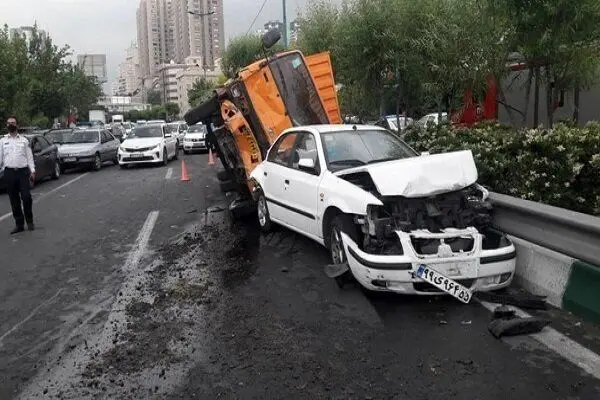 تصادف تریلی با ۴۰۵ دو کشته برجای گذاشت