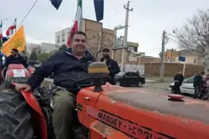کشاورزان شریف‌آبادی در قزوین رژه تراکتوری رفتند