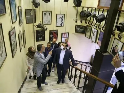 بازدید سرزده وزیر فرهنگ از تماشاخانه سنگلج/ مشکلات را کاهش خواهیم داد