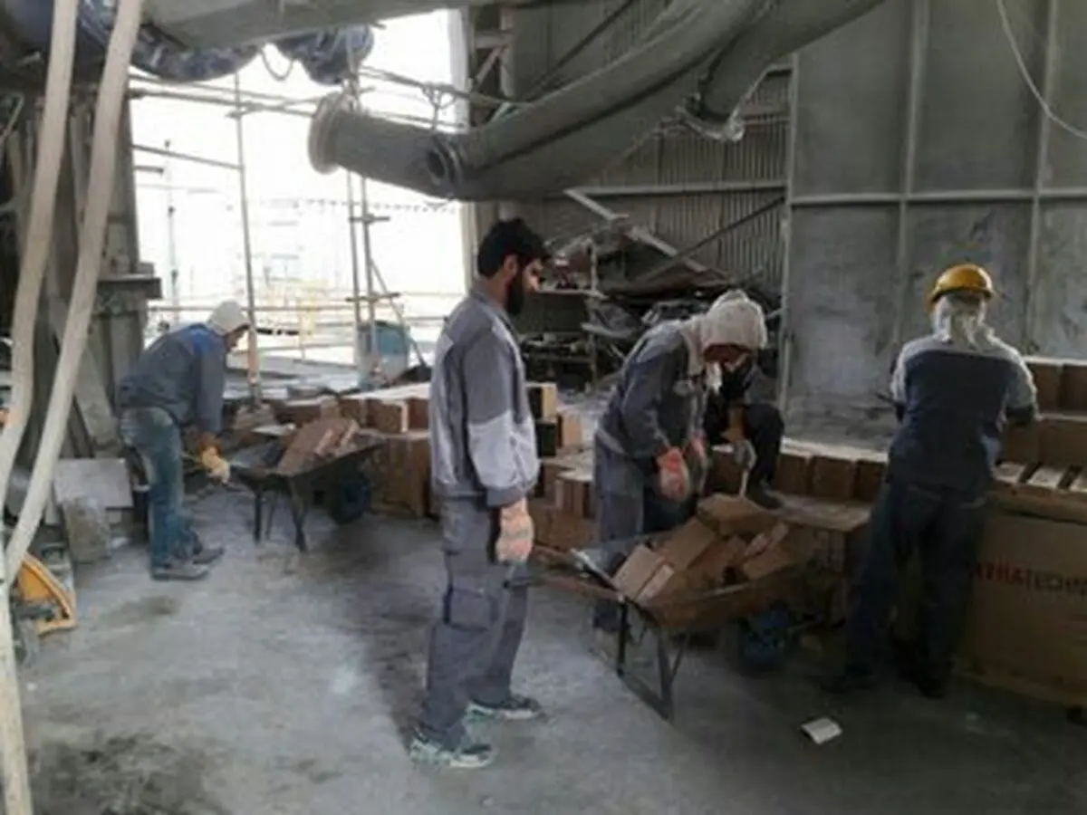 کارگران سیمان کارون: قرارداد سه ماهه داریم/ محرومیت از مزایا و امکانات