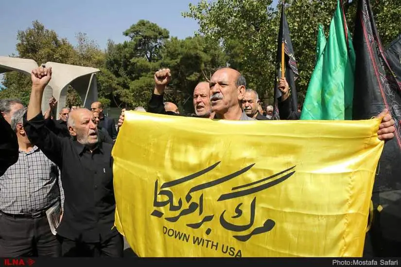 راهپیمایی نمازگزاران در اعتراض به سخنان رئیس جمهور آمریکا