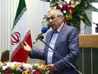 سود دلالان در واردات است نه تولید داخل/نمی‌خواهند مشکل بخش خصوصی حل شود/خصوصی‌سازی‌ها در واقع سپردن شرکت‌ها به اقوام سیاستمداران است