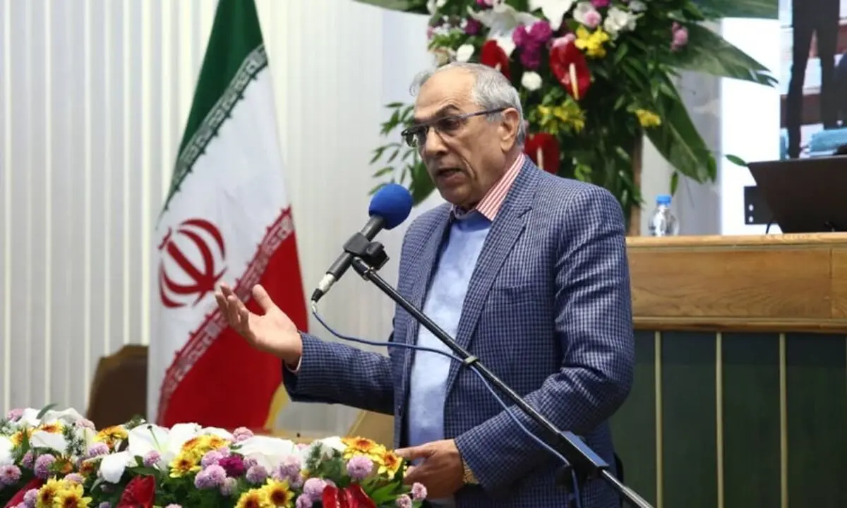 سود دلالان در واردات است نه تولید داخل/نمی‌خواهند مشکل بخش خصوصی حل شود/خصوصی‌سازی‌ها در واقع سپردن شرکت‌ها به اقوام سیاستمداران است
