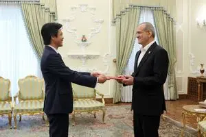 تسلیم استوارنامه ویتنام و نیوزیلند به رئیس جمهور