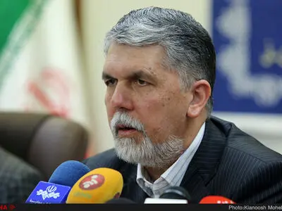 نمی‌توانیم کف و سقف مطالبات را به سرعت پرکنیم/هیچ هنرمندی از ناحیه ارشاد ممنوع‌الکار نیست/لغو یک مجوز هم غلط است/با رفتار سلیقه‌ای؛ نظام و حاکمیت را به عنوان یک شخص معرفی نکنیم