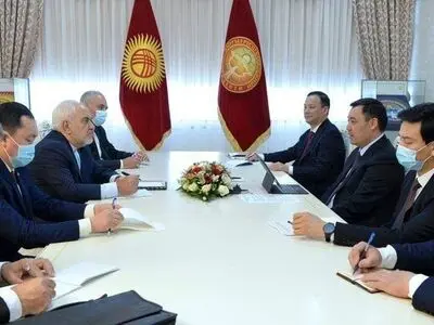 ظریف با رئیس‌جمهور قرقیزستان دیدار کرد