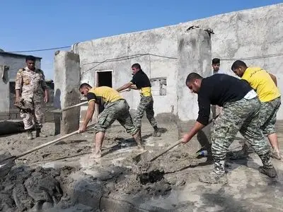 امدادرسانی نیروی دریایی ارتش به سیل‌زدگان بندر جاسک