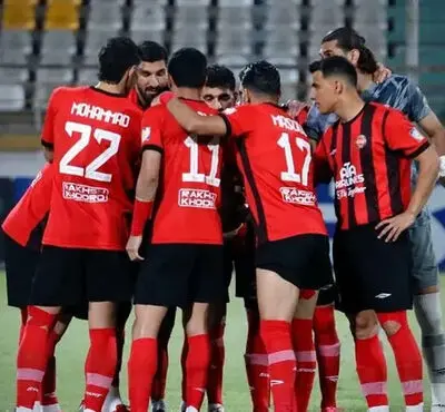 ویدیو: گل اول تراکتور به صنعت نفت آبادان توسط حسین زاده 