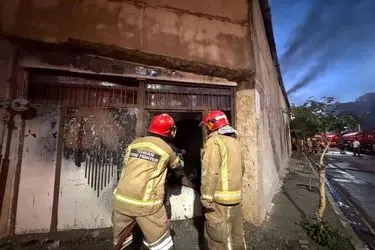 دودگرفتگی ۱۰ نفر در آتش‌سوزی منزل مسکونی در ورامین