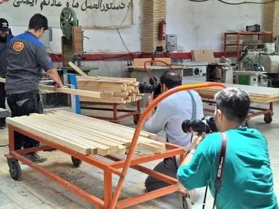 اشتغال زندانیان رأی باز در واحدهای تولیدی خارج از زندان 