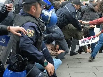 پلیس ترکیه علیه تظاهرات کنندگان از گاز اشک‌آور استفاده کرد