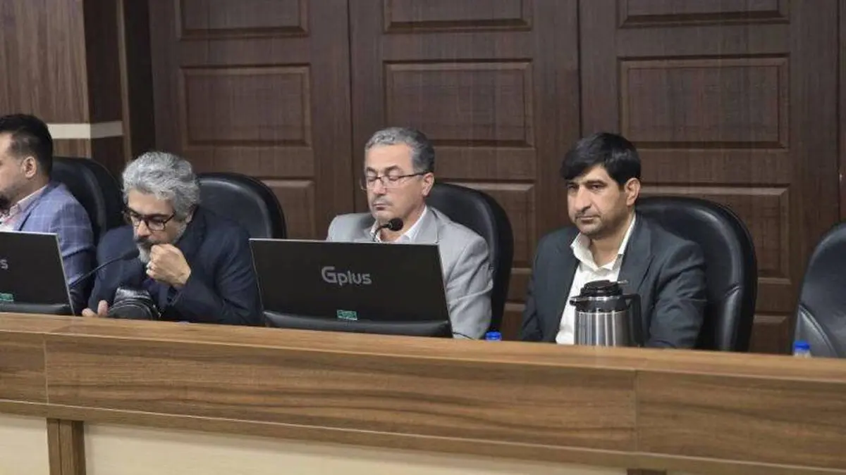 بررسی راهکارهای تسهیل تردد کامیون‌ها در مرز بازرگان در کمیسیون عمران مجلس