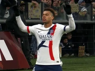 ویدئو: دزیره دوئه و رقصی که استادیوم را به آتش کشید