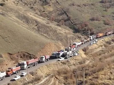 علت تشکیل صف‌های طولانی در مرز شیخ صله / اعتصاب کامیونداران عراقی