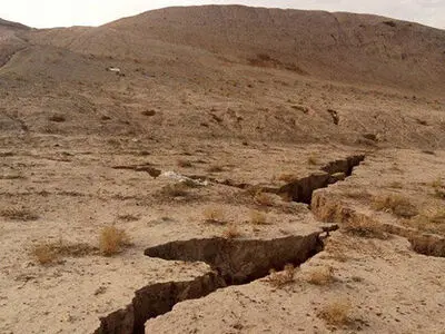 برخی از مناطق دشت اراک حداکثر 16.8 سانتیمتر در سال فرونشست دارد/ خطوط سراسری انتقال نفت از منطقه فرونشست‌ها عبور می‌کند