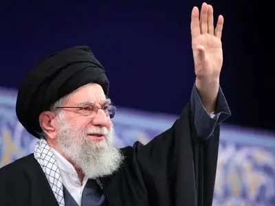 رهبر انقلاب در برابر مستکبران جهان مقتدرانه ایستادگی می‌کرد