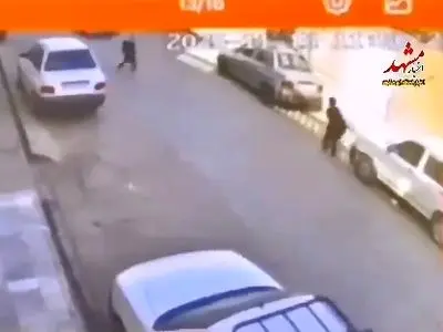 تصاویری از تصادف عجیب یک راننده خانم با یک دانش آموز در مشهد!