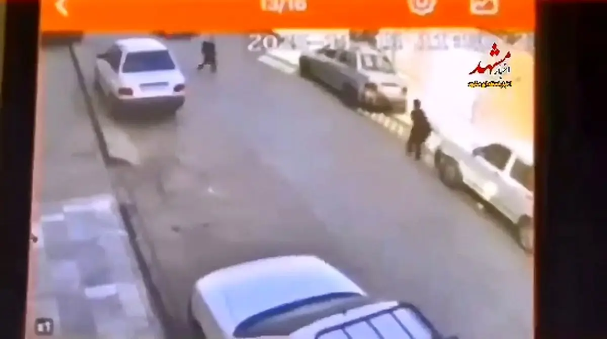 تصاویری از تصادف عجیب یک راننده خانم با یک دانش آموز در مشهد!