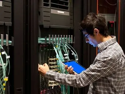 سرور مجازی آسام سرور بهتر است یا پارس وی دی اس؟