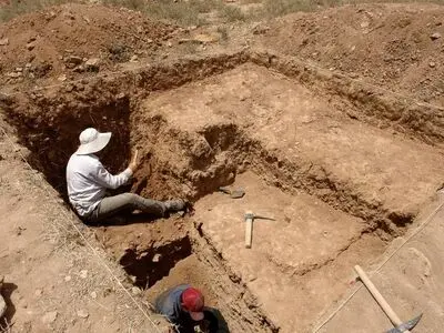 آغاز کاوش‌های باستان‌شناسی در تپه قزل‌قلعه شهرستان فراهان