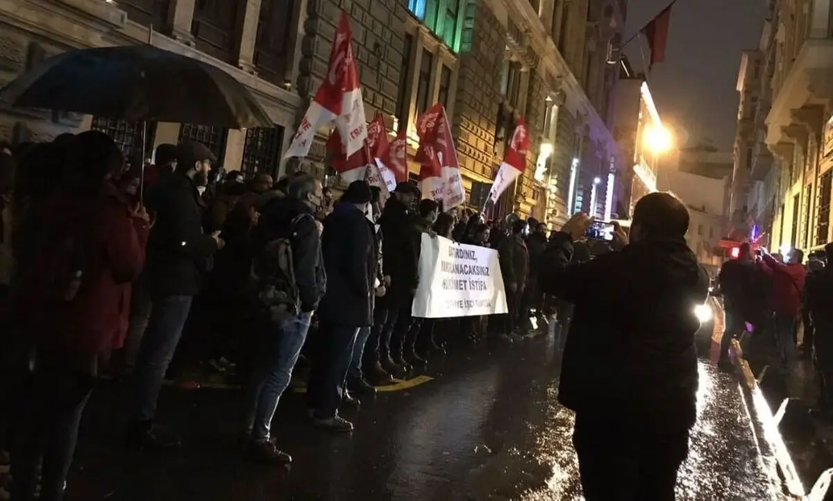 Protests in Istanbul, Ankara calling on Erdogan’s govt. to resign after lira crash