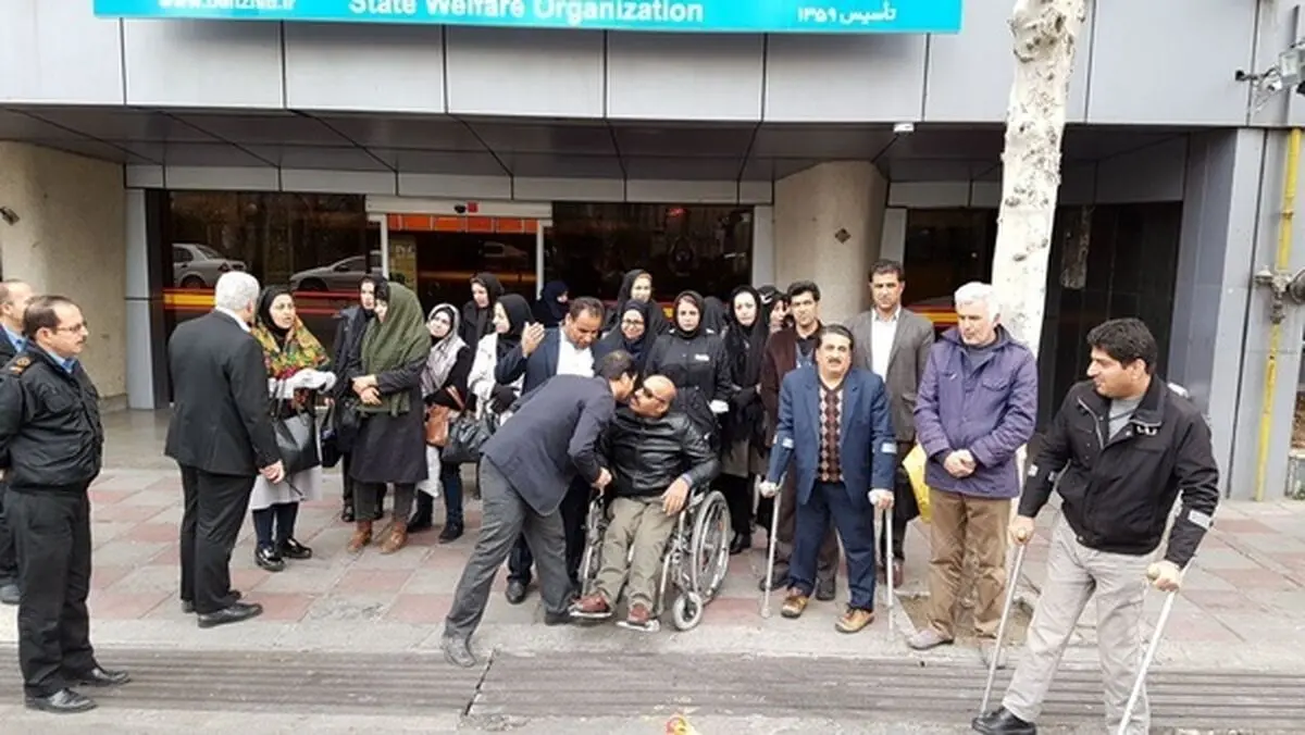 تاخیر در پرداخت مطالبات دوساله کارکنان دفاتر سهام عدالت/ سازمان خصوصی‌سازی به تکلیفش برای پرداخت هزینه‌های دفاتر عمل کند