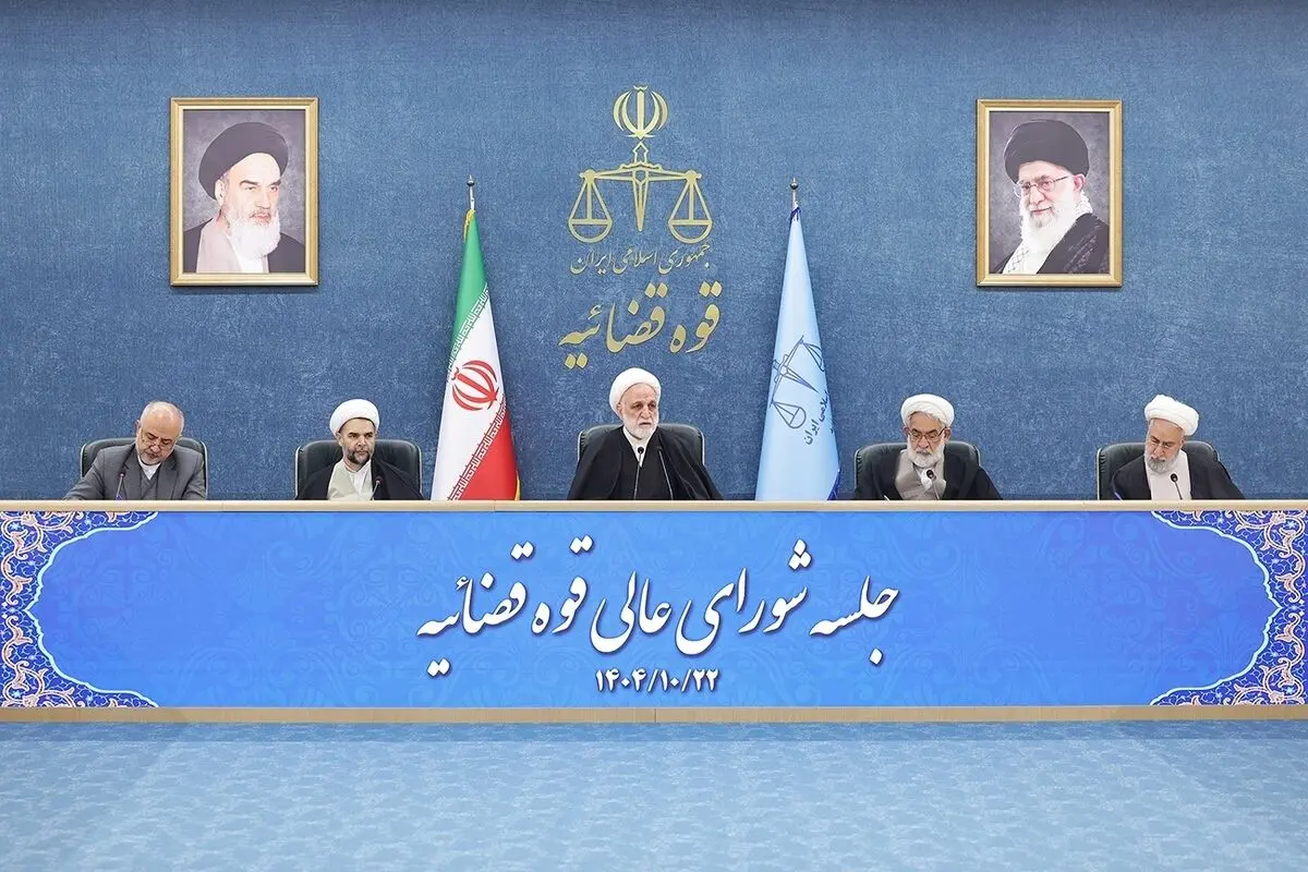 دولت هر چه سریع‌تر نسبت به کنترل بازار، مباحث ارزی و معیشت مردم اقدام کند
