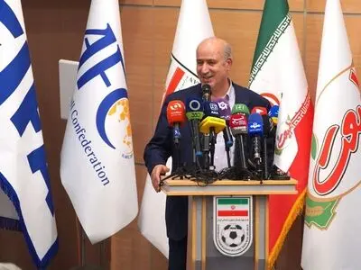 رسانه‌ها راه را با نقد نشان می دهند؛ با هر گل ایران دست افتخار میزنم