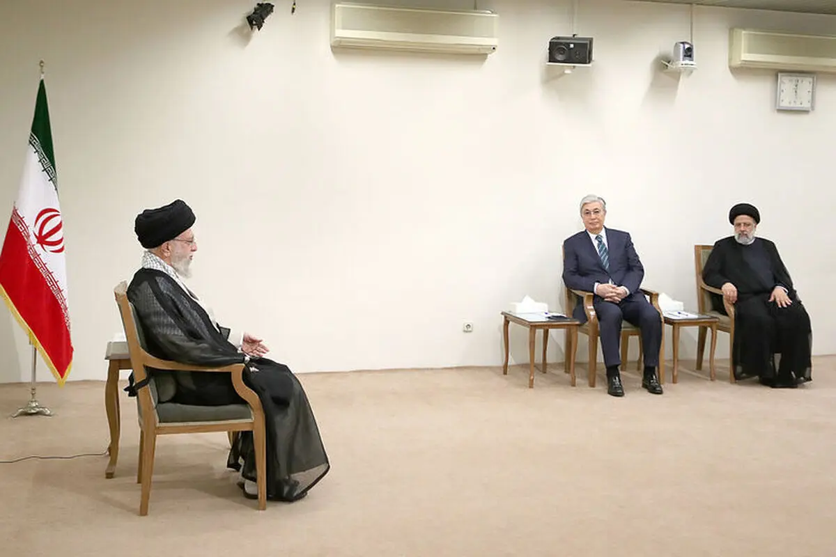 لدى استقبال رئیس کازاخستان.. قائد الثورة: الازمة الاوکرانیة ناجمة عن مخطط الغربیین لتوسیع الحلف الاطلسی
