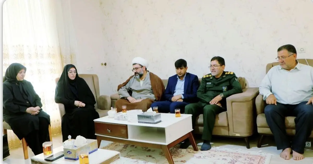 دیدار معاون اقتصادی و سرمایه‌گذاری سازمان منطقه آزاد ماکو با خانواده‌های معظم شهدا در پلدشت