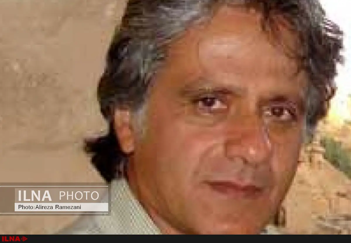 شاعرانی که گروه درست می‌کنند و پرچم دست می‌گیرند