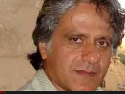 شاعرانی که گروه درست می‌کنند و پرچم دست می‌گیرند