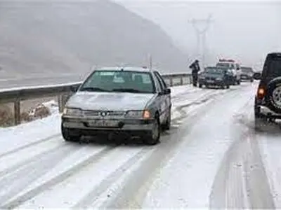 بارش برف، کولاک، یخ زدگی و مه گرفتگی در محورهای شمالی کشور 


