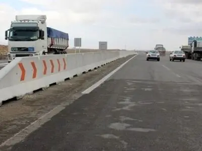 بلوک مفصلی در 35 کیلومتر از محورهای گلستان در حال اجراست