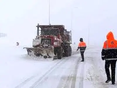 انسداد 2 محور مواصلاتی کهگیلویه و بویراحمد در پی بارش شدید برف
