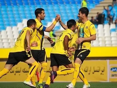 سرپرست سپاهان: سردی رختکن نقش جهان برای هر دو تیم بود/ نفش جهان بهترین ورزشگاه ایران و آسیا است