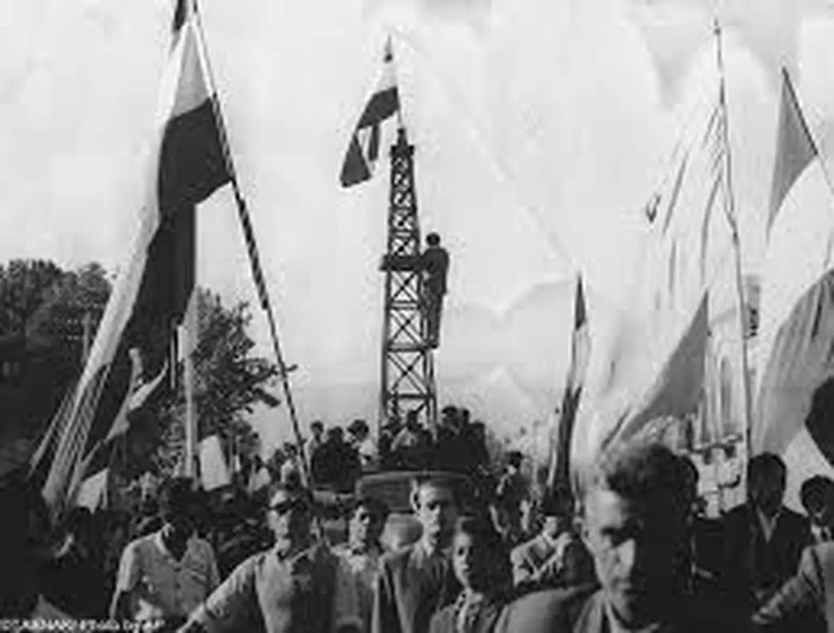 اهداف آرمانى در ملی شدن نفت بیش از مسائل اقتصادى نقش داشت/ باید از حضور شرکت‌هاى معتبر خارجى در صنعت نفت استقبال کرد