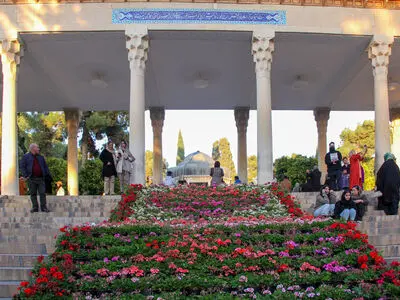 حافظیه چگونه به پارک تبدیل شده است؟/ تغییر هویت و چهره تاریخی آرامگاه لسان الغیب