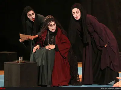 نمایش بیوه های غمگین سالار جنگ در شهر کرد