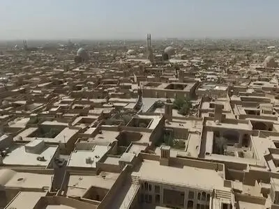 حضور سید محمد خاتمی در بافت تاریخی یزد و گپ و گفت بااهالی و کاسبان بافت تاریخی + فیلم
