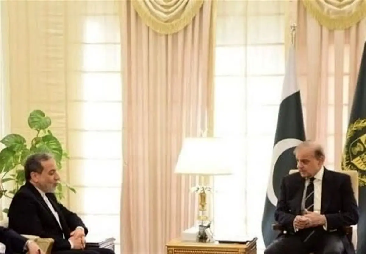 عراقچی با نخست‌وزیر و رئیس جمهور پاکستان دیدار کرد