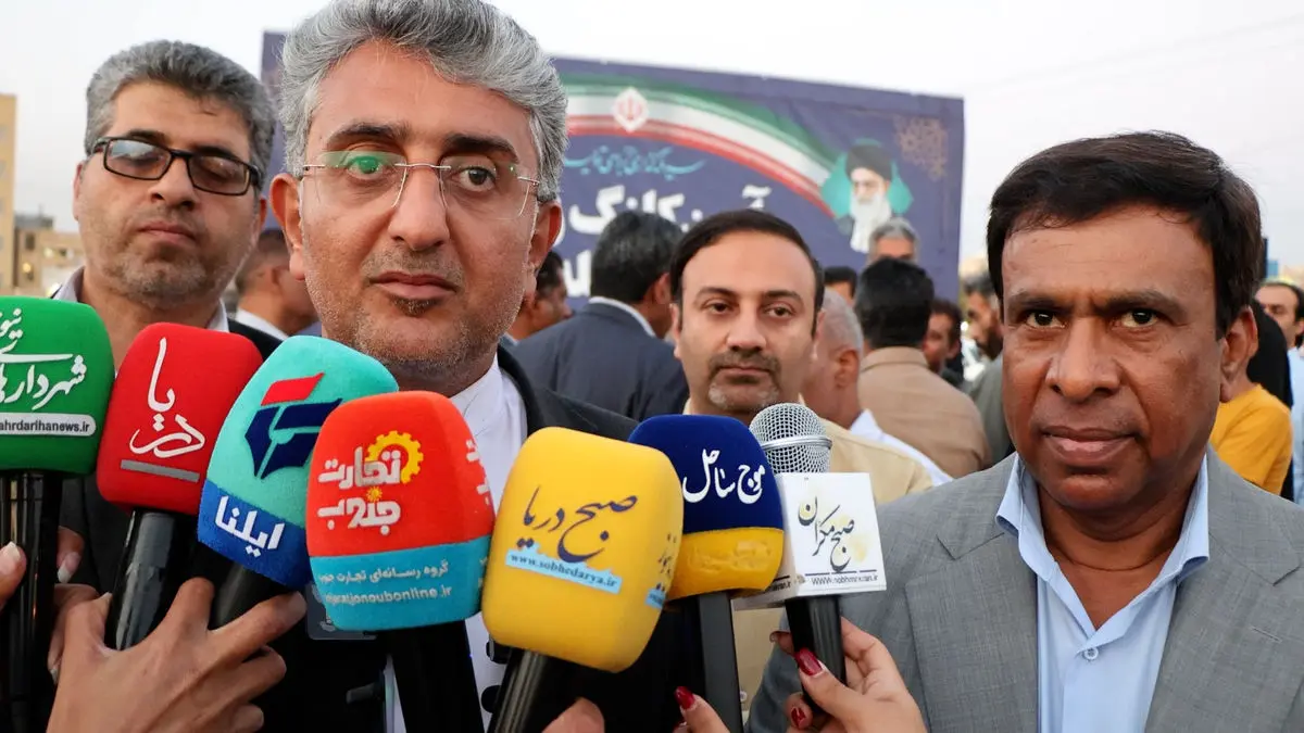 آیین کلنگ‌زنی زمین ورزشی چمن مصنوعی محله شمیلی‌ها +فیلم