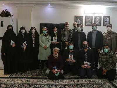 دیدار سرپرست نهاد کتابخانه‌های عمومی کشور با خانواده شهید مدافع حرم/جز شهادت برای محمدرضا دهقان‌امیری کم بود