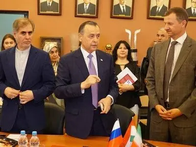 ابن‌سینا حلقه وصل فلسفه یونان و حکمت شرق است