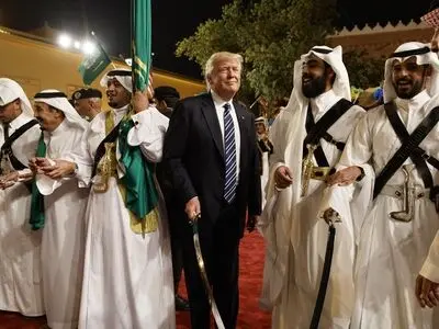 تحریم ایرانی‌ها و استقبال سعودی‌ها