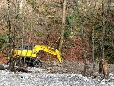 دستگیری متخلفان حرفه‌ای برداشت غیرمجاز شن و ماسه در شهرستان آستارا